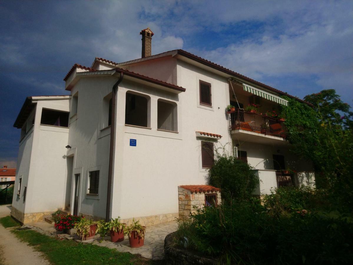Apartman Dino Tar-Vabriga エクステリア 写真